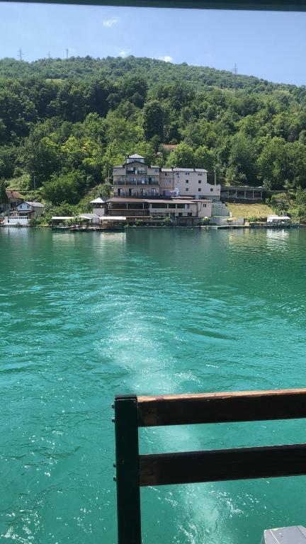 Pansion Asim Bed & Breakfast Jablanica Bagian luar foto